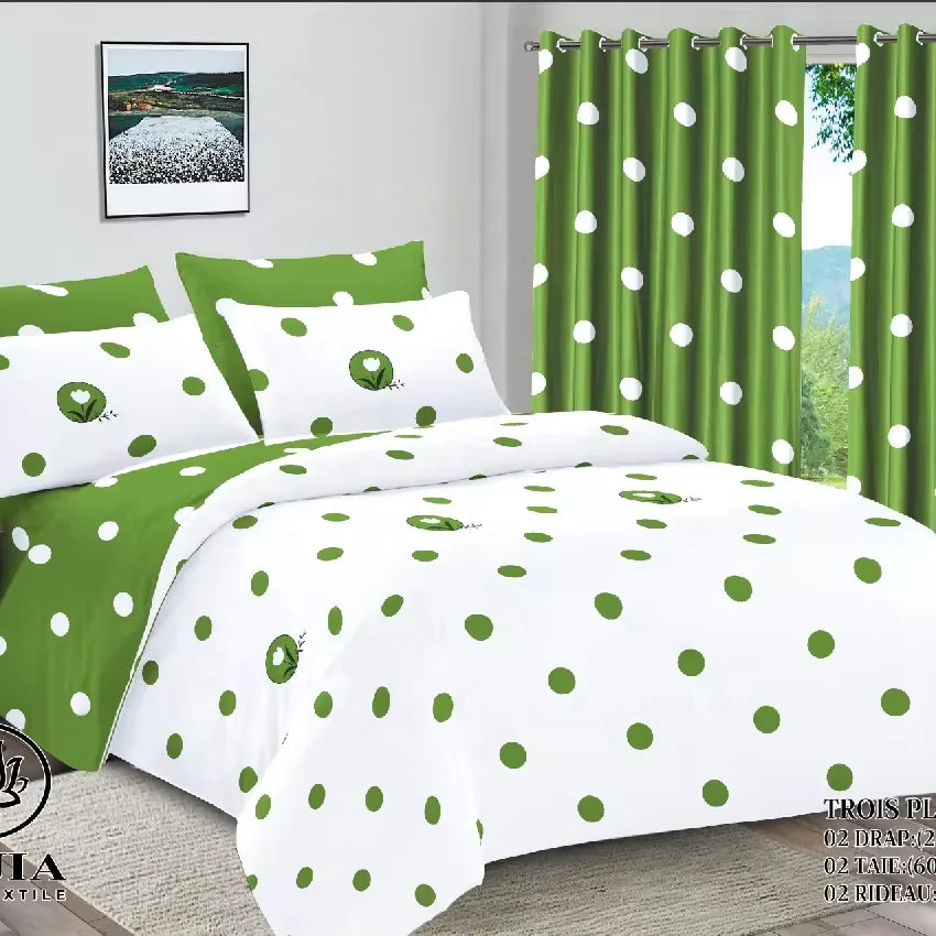 Mosaïque de Parures de Lit 6 pièces 100% Coton Africain (draps, taies, rideaux) à motifs variés (cœurs, bleu, fleuri), disponible à Bangui 236 Shopping RCA