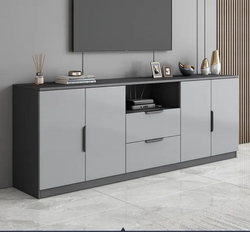 Meuble de rangement de salon gris anthracite moderne avec quatre portes de placard et deux tiroirs centraux, utilisé comme support TV. Dimensions 160x40x70cm, disponible à Bangui, République Centrafricaine chez 236 Shopping pour 119 990 FCFA.