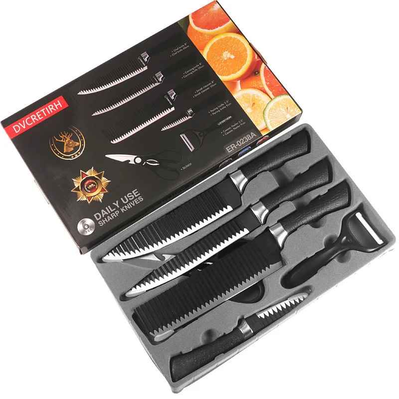 Coffret cadeau de 6 pièces comprenant des couteaux de cuisine noirs design, des ciseaux et un éplucheur. Dimensions de la boîte : 36.5 cm x 21.5 cm. Ustensiles de cuisine disponibles à Bangui, République Centrafricaine (RCA) chez 236 Shopping Centrafrique pour 7 990 FCFA